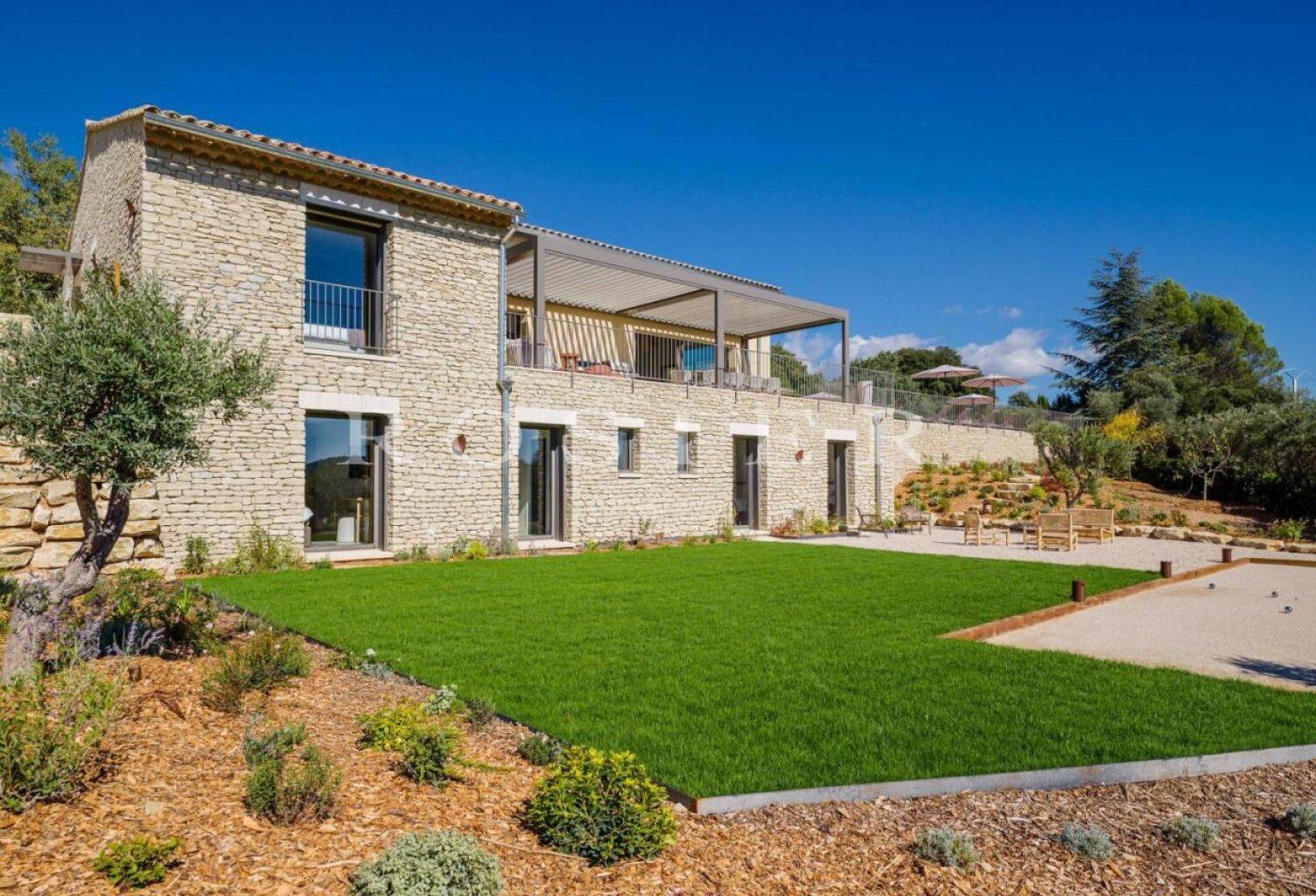 Spectaculaire villa contemporaine en pierres avec piscine, en po — photo 1