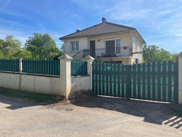 Maison sur sous-sol avec terrain clos d'environ 1 200 m² — photo du bien