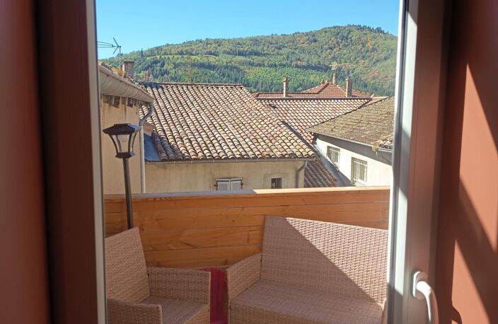 Au coeur du beaujolais cette charmante maison entièrement rénovée saura vous séduire — photo 2