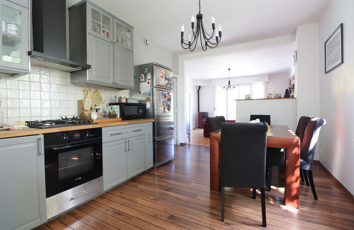 ROYAN - QUARTIER DU PARC - 400 M PLAGE ET COMMERCES - GRANDE MAISON DE FAMILLE AVEC JARDIN - TOUTES COMMODITES — photo 4
