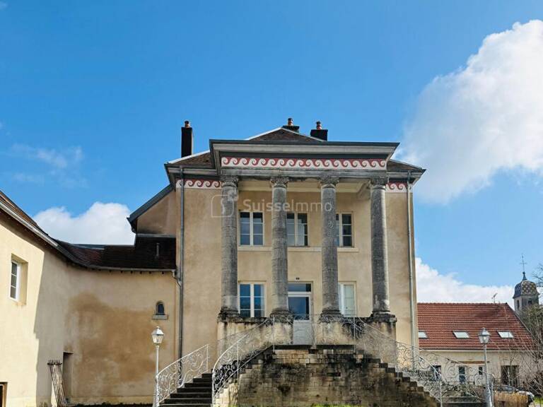 Dans un Ancien Château appartement 84 m² + Terrasse / Cave voûtée/Parking — photo 1