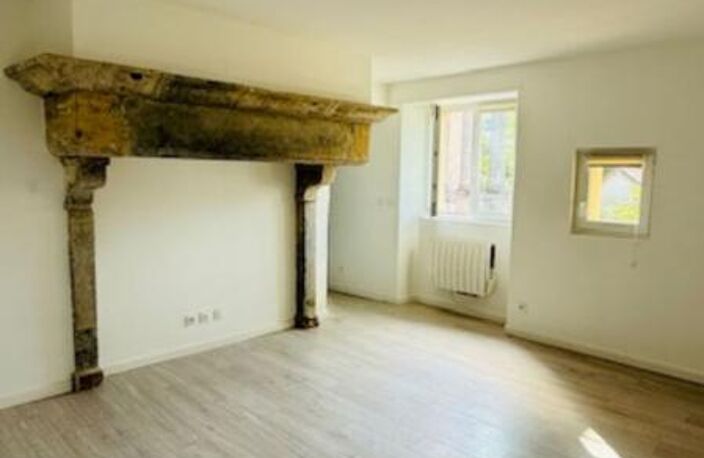 Dans un Ancien Château appartement 84 m² + Terrasse / Cave voûtée/Parking — photo 3