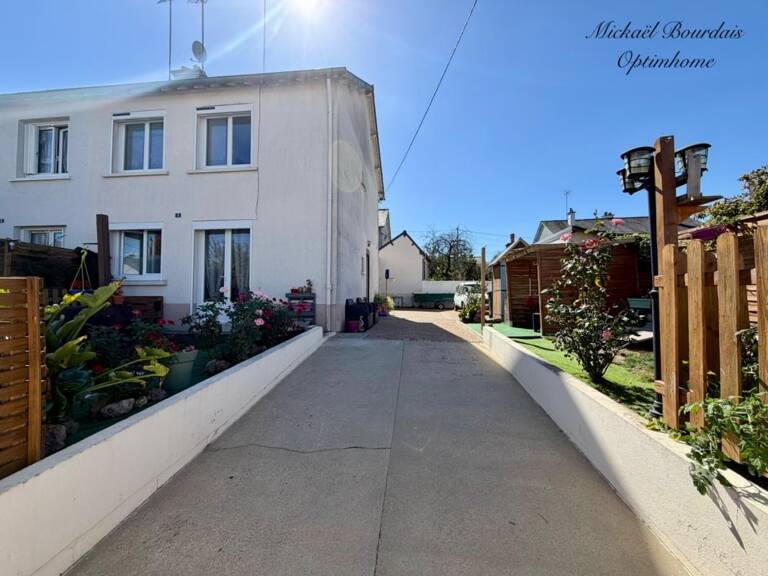 LE LUDE – MAISON 3 CHAMBRES AVEC GARAGE ET COUR FERMÉE — photo 1