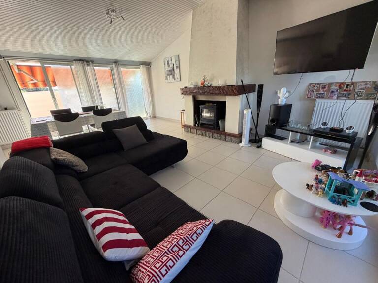 SAINT-JEAN-D'HERMINE (85) - COEUR DE VILLAGE AU CALME - ADORABLE VILLA PLAIN PIED 4 CHAMBRES SUR 1177M² — photo 1