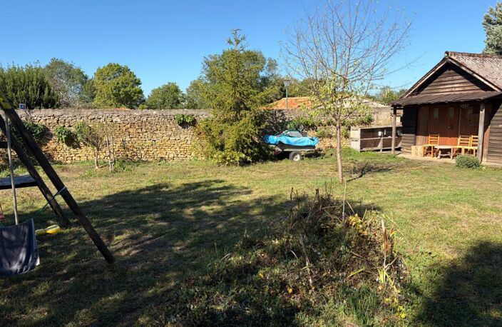 SAINT-JEAN-D'HERMINE (85) - COEUR DE VILLAGE AU CALME - ADORABLE VILLA PLAIN PIED 4 CHAMBRES SUR 1177M² — photo 2