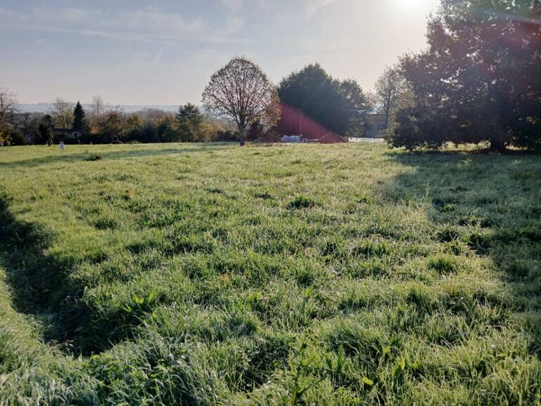 Terrain à bâtir à Saint-Astier (24110) — photo 1
