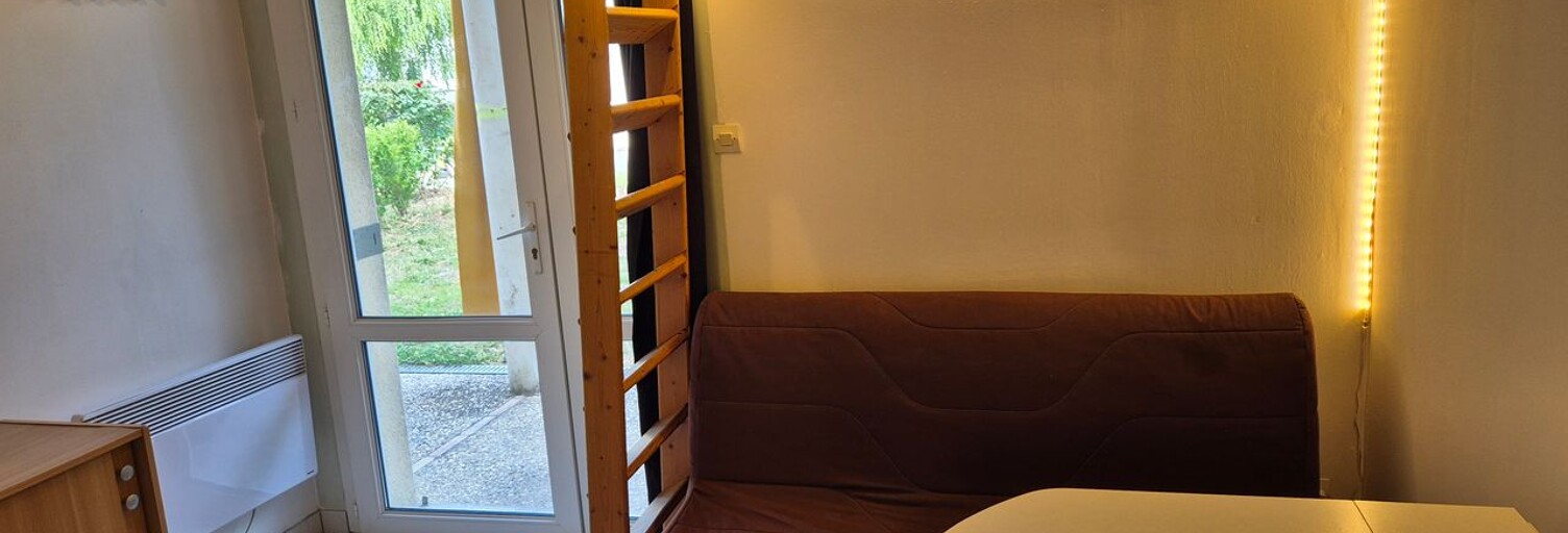 Appartement 1 Pièce 13 m² à louer à La Couronne (16400)