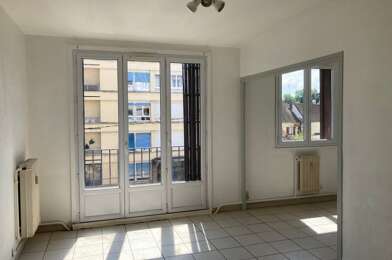 Appartement 5 pièces 735 €