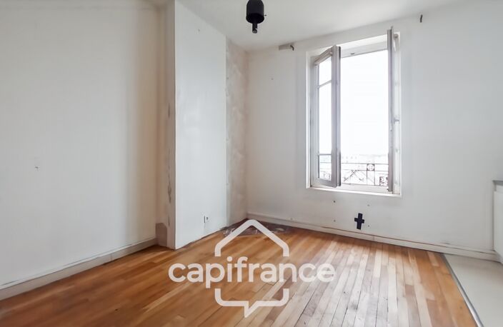 Maisons-Alfort-A VENDRE 2 PIECES 28,17m2 AVEC COMBLES-Lumineux-Traversant-Proche transports, Commerces, marché — photo 4