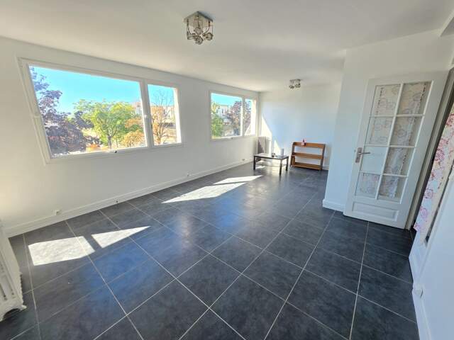 Appartement à vendre 65 pièces RIS ORANGIS (91) — photo du bien