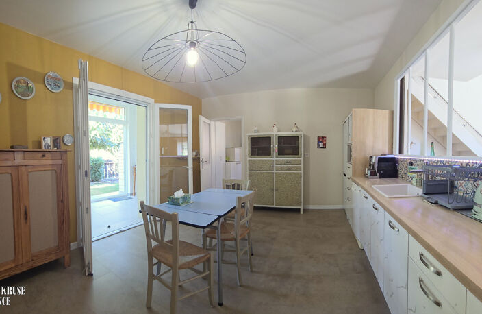 Montech, 141 m², trois chambres dont deux suites parentales, climatisation, poêle à bois,véranda, garage, jardin clos et arboré,, au calme, proche de toutes commodités — photo 4