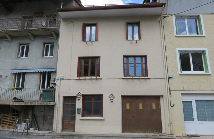 Maison à vendre 5 pièces de 148 m² à CHALEY (01) avec terrasse de 100 m² et avec jardin de 436 m² en bordure de la rivière — photo 2