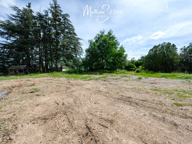 Un terrain verdoyant pour accueillir votre future maison — photo 1