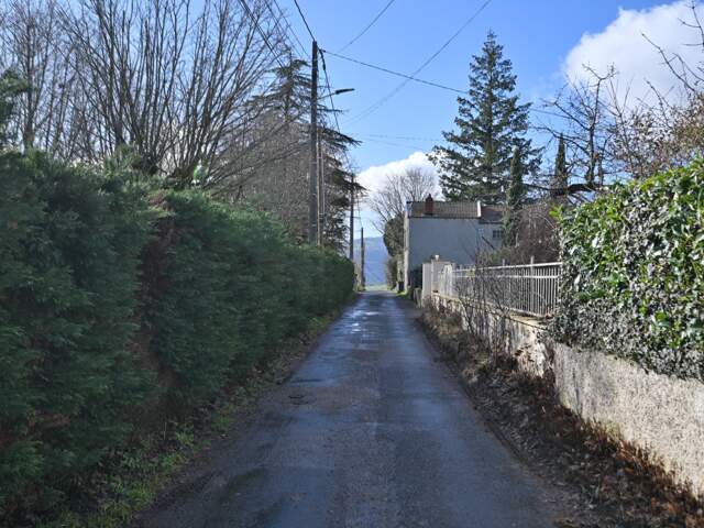 VAUGNERAY - Terrain à bâtir pour une maison P5 à étage + garage — photo du bien