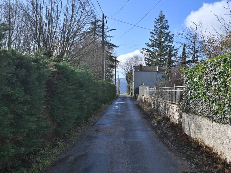 VAUGNERAY - Terrain à bâtir pour une maison P5 à étage + garage — photo 1