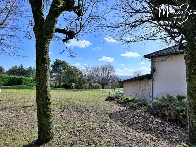 VAUGNERAY - Terrain à bâtir pour une maison P4 à étage + garage — photo du bien
