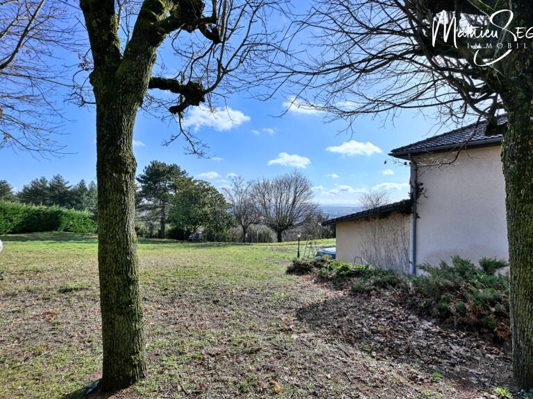 VAUGNERAY - Terrain à bâtir pour une maison P4 à étage + garage — photo 1