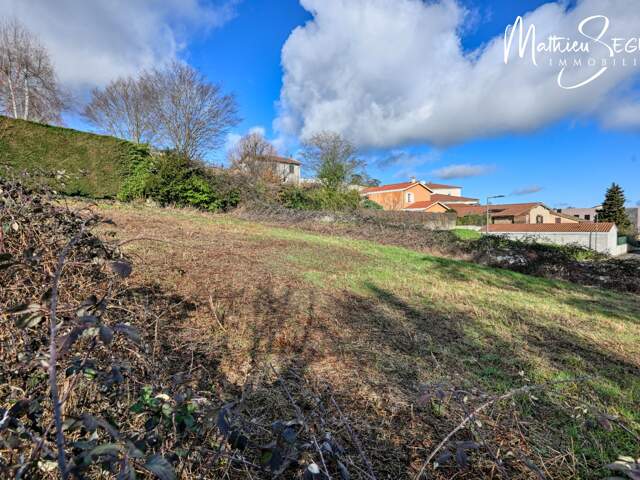 Terrain de 355 m² à pollionnay pour maison individuelle — photo du bien