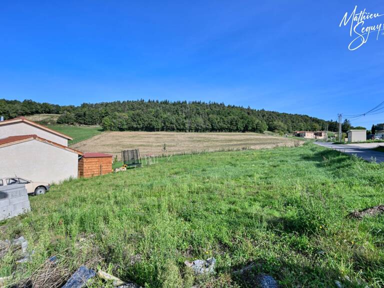 POMEYS, Agréable terrain constructible orienté sud au cœur du village — photo 1