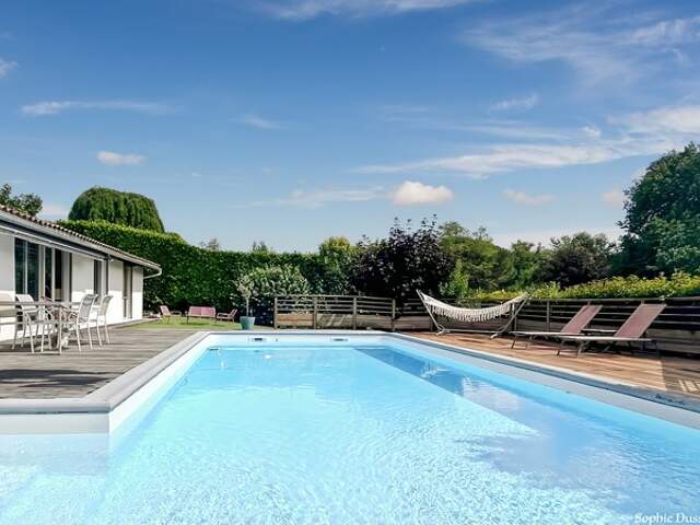 Yvrac, Maison d'architecte, 5 pièces, piscine, au calme, vue sur le parc (33) — photo du bien