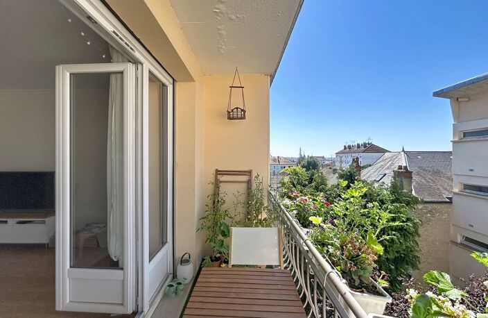 Appartement 72m2 en dernier étage et ses deux balcons - VICTOR HUGO / MONTCHAPET — photo 3