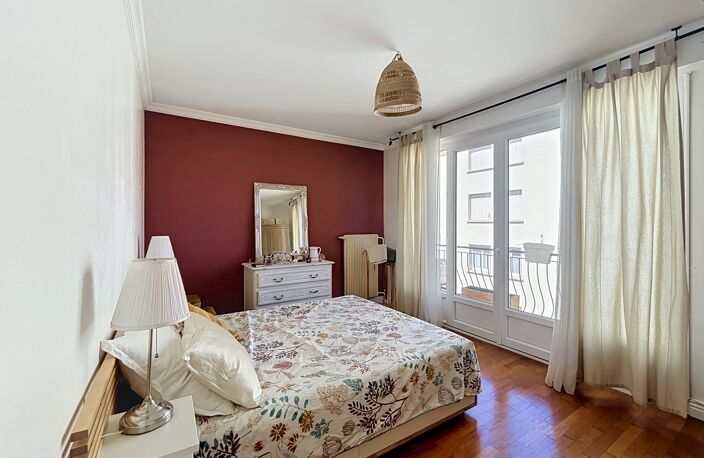 Appartement 72m2 en dernier étage et ses deux balcons - VICTOR HUGO / MONTCHAPET — photo 5