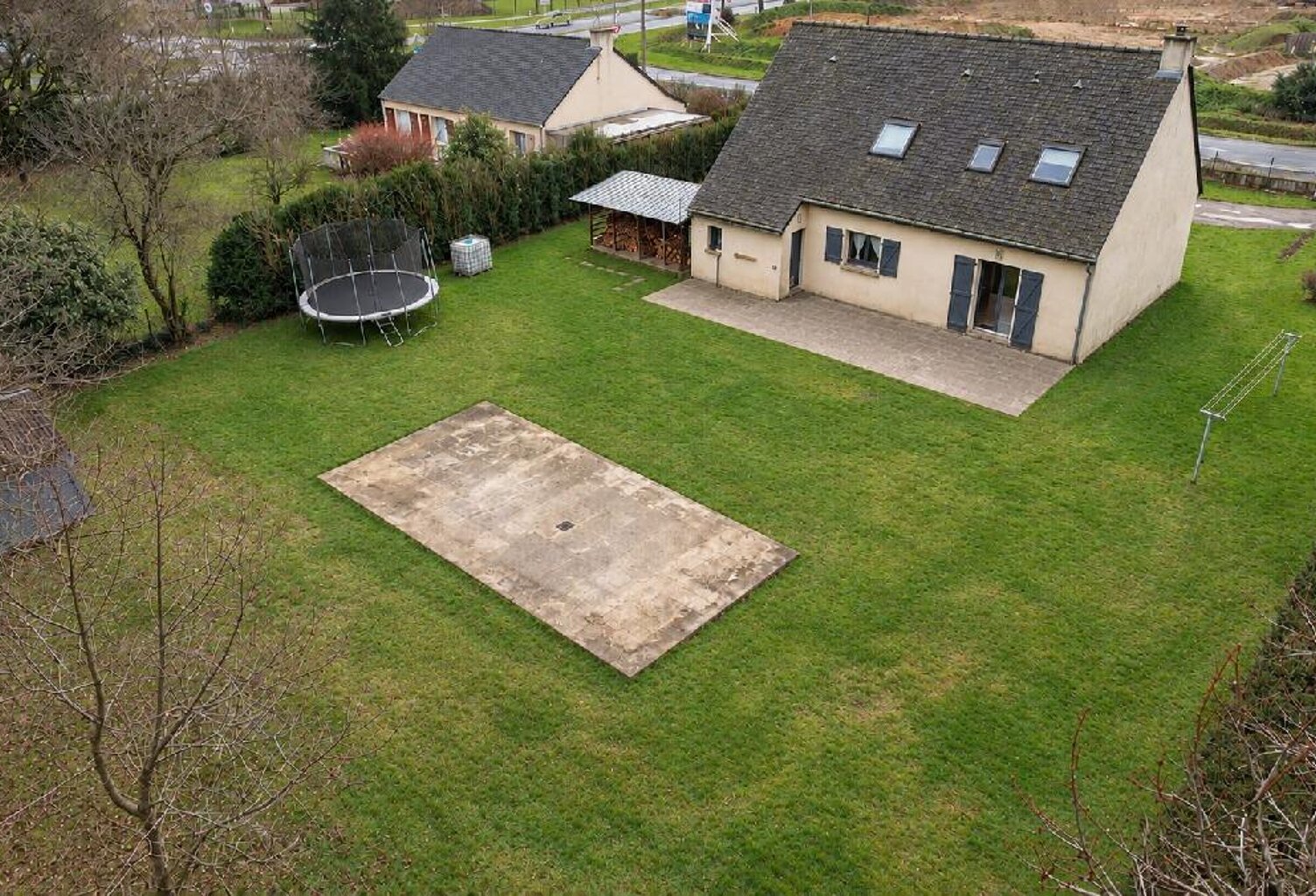 Maison familiale de 140 m² - 5 chambres ou 4 chambres + 1 bureau - Superbe terrain de 1 550 m² - Fort potentiel — photo 1