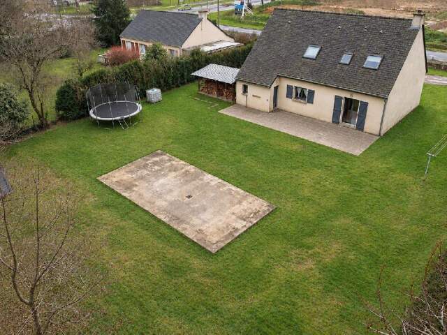 Maison familiale de 140 m² - 5 chambres ou 4 chambres + 1 bureau - Superbe terrain de 1 550 m² - Fort potentiel — photo du bien