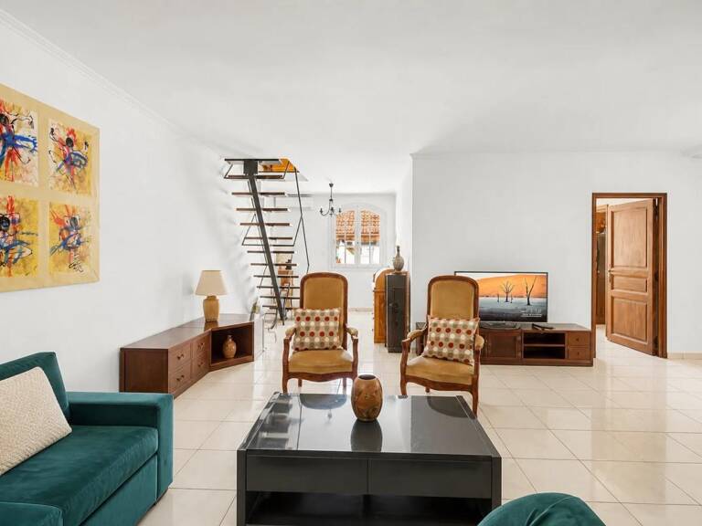 Appartement de 5 pièces de 143 m² avec belle terrasse  à Avignon — photo 1