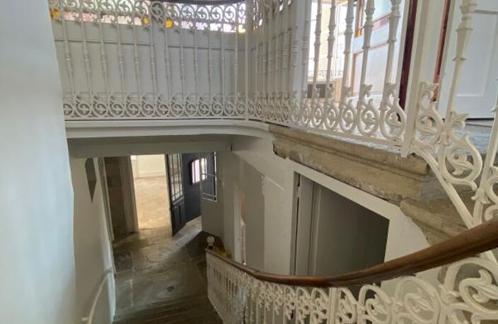 SAINTE-FOY-LÈS-LYON – CŒUR DU VILLAGE – MAISON DE CARACTÈRE A VENDRE AVEC 1 115 M² DE TERRAIN — photo 2