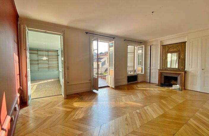 SAINTE-FOY-LÈS-LYON – CŒUR DU VILLAGE – MAISON DE CARACTÈRE A VENDRE AVEC 1 115 M² DE TERRAIN — photo 3