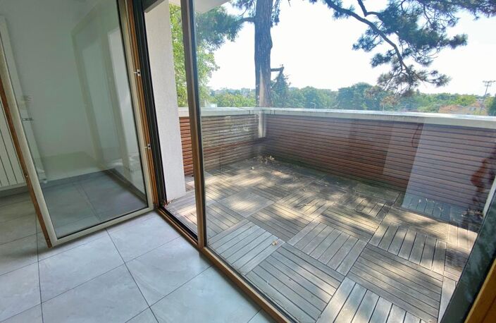 LYON 5e – POINT DU JOUR – APPARTEMENT LUMINEUX AVEC TERRASSE AU CALME — photo 2
