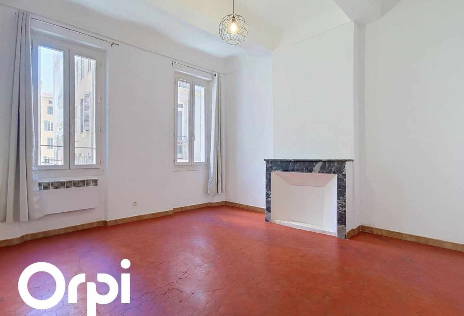 A vendre Centre Ville de TOULON (83000) - T1bis 44m² - 5 autres lots à vendre dans le même immeuble — photo 1