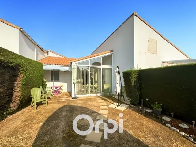 A vendre à JARD-SUR-MER - Maison avec jardin, garage et piscine à deux pas de l'océan — photo du bien