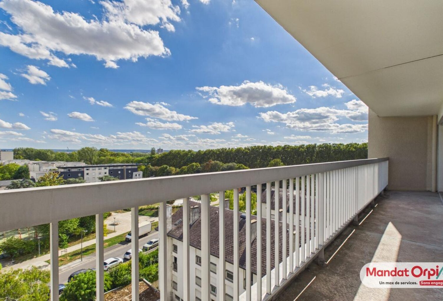 REIMS Saint-Rémi : Appartement T4 avec beaux volumes, 2 chambres. Grand Balcon + Place de stationnement — photo 1