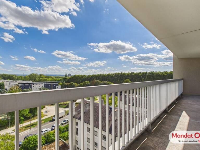 REIMS Saint-Rémi : Appartement T4 avec beaux volumes, 2 chambres. Grand Balcon + Place de stationnement — photo 1