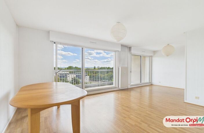REIMS Saint-Rémi : Appartement T4 avec beaux volumes, 2 chambres. Grand Balcon + Place de stationnement — photo 3