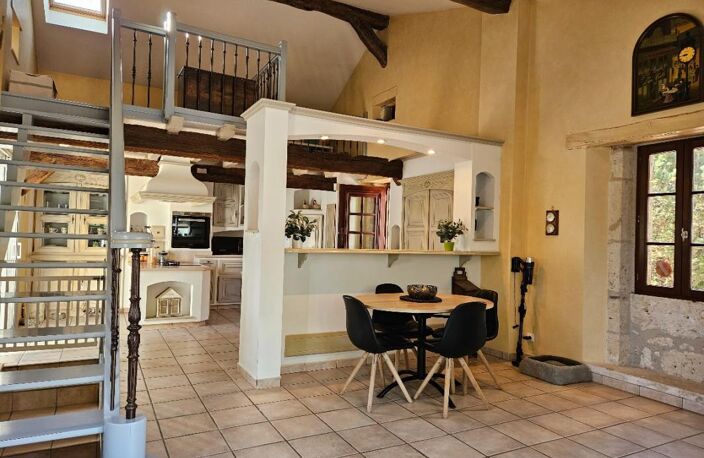 Laroque-Timbaut : Havre de Paix et d'Histoire : Domaine en Pierre du XVIIIe Siècle : Maison de Caractère 310 m² habitables +  dépendances - Terrain de 1,2 ha — photo 5