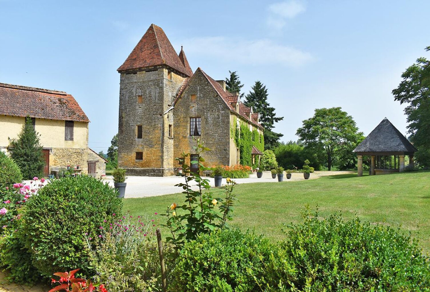Demeure de prestige Marcillac Saint Quentin 16 pièce(s) 512 m2 — photo 1
