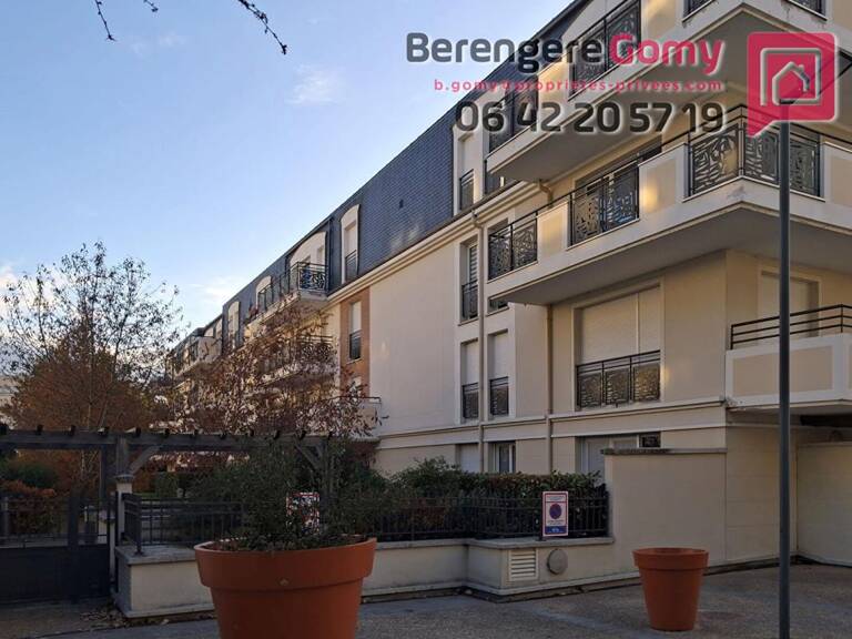 Le Plessis-Bouchard, T2 récent avec balcon et parking — photo 1