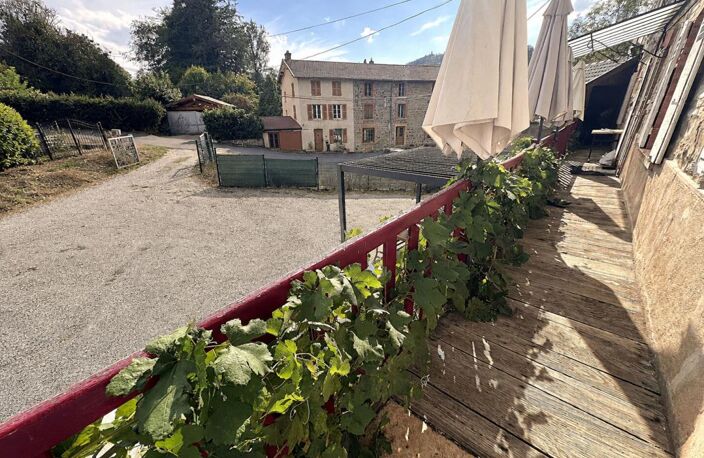 LAMURE SUR AZERGUES. Ancien moulin 285m2 avec dépendance, cour et jardin — photo 4