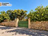 Nîmes Sud  En Vaunage : demeure vigneronne du XIX  siècle de 340 m², parc clos et 450 m² de dépendances — photo 2