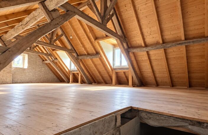Ensemble immobilier en pierre de deux maisons à restaurer l'intérieur, sur parcelles d'environ 3 hectares — photo 4