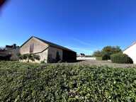 BIGNOUX ? TERRAIN CONSTRUCTIBLE DE 1 500 M² AVEC 200 M² DE DÉPENDANCES — photo 2