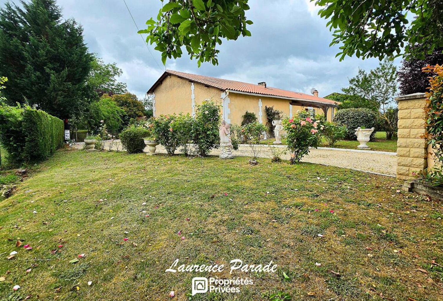 Maison avec dépendance et terrain — photo 1