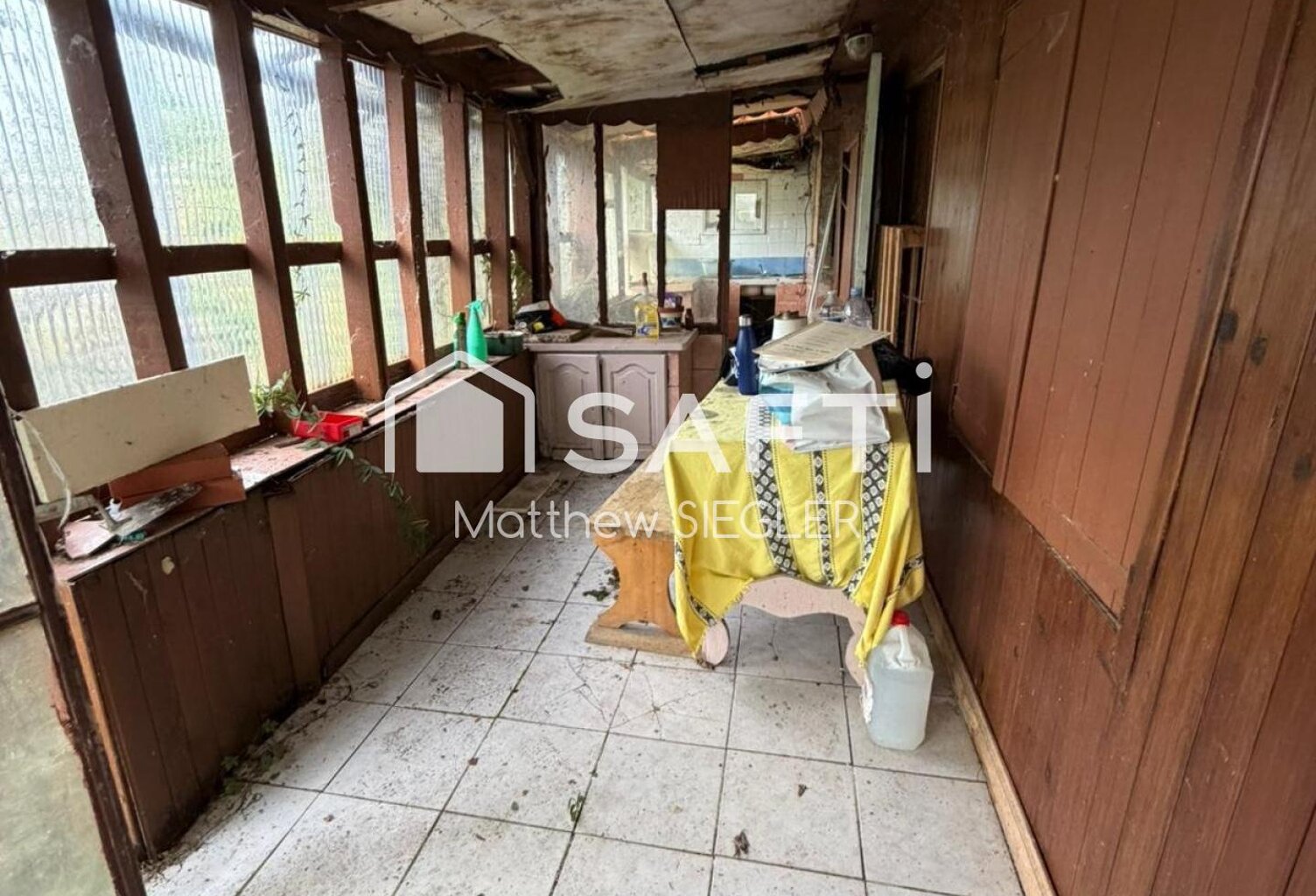 Maison à rénover avec beau potentiel à Avrillé-les-Ponceaux ! — photo 1