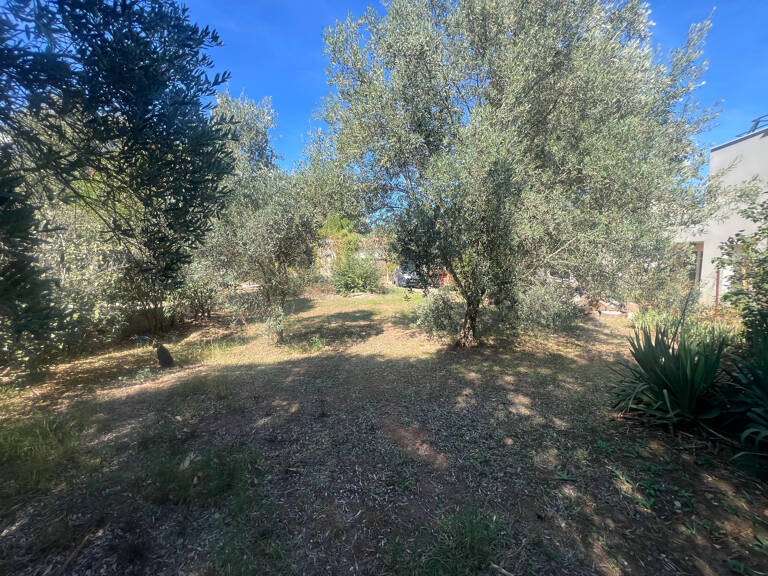 13400 AUBAGNE - Terrain constructible 543m2 avec 20% emprise — photo 1