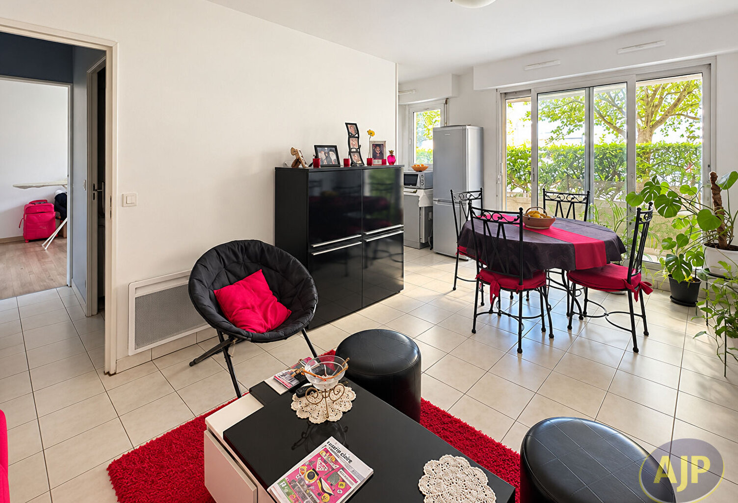 Mérignac T2 de 47 m² avec place de parking et terrasse — photo 1