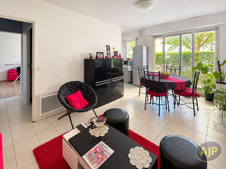 Mérignac T2 de 47 m² avec place de parking et terrasse — photo 1