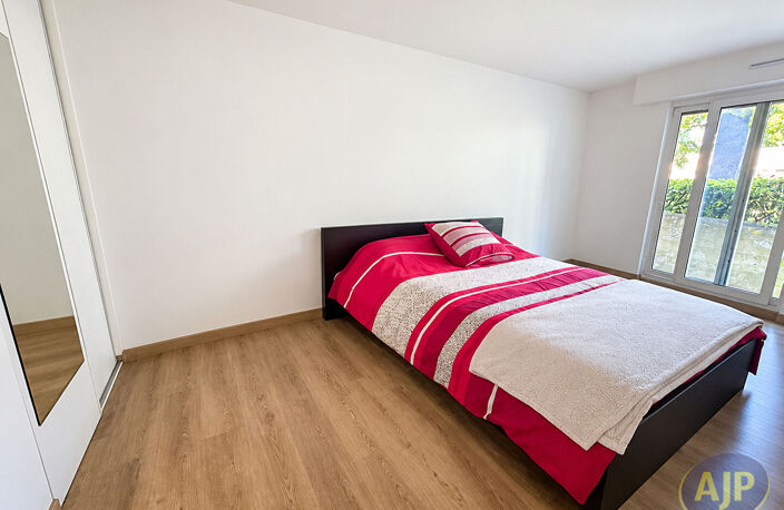 Mérignac T2 de 47 m² avec place de parking et terrasse — photo 5